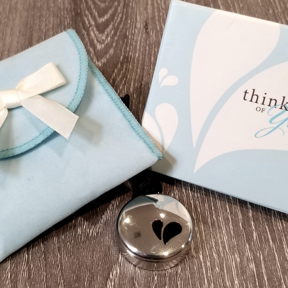 Thinking of you by Mary Kay solid fragrance locket, Unused